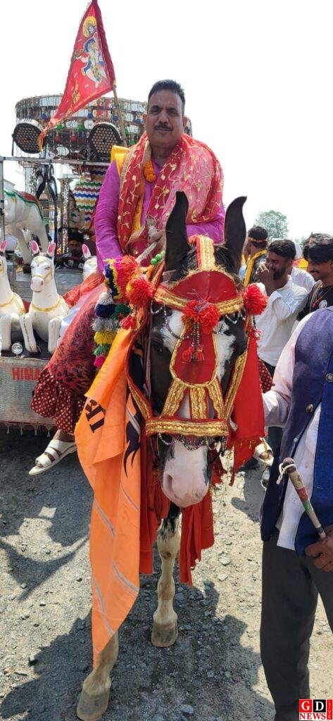 सिरम में भव्य कलश यात्रा के साथ शिव शक्ति एवं संकट मोचन मंदिर प्राण प्रतिष्ठा का अनुष्ठान प्रारम्भ। 9 img 20260429 wa0018678792021758212958