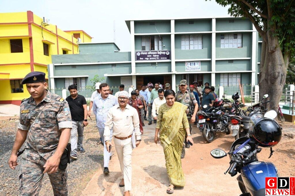 डीसी का सख्त संदेश, जनसेवा में ढिलाई नहीं, हर हाल में समय पर समाधान। 7 img 20260430 wa00151025782410247338343