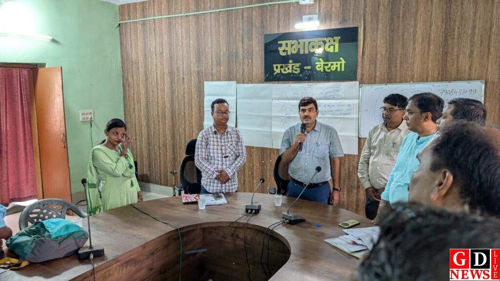 भारत की जनगणना 2027 के अन्तर्गत बेरमो प्रखण्ड सभागार में प्रशिक्षण कार्यक्रम का शुभारंभ हुआ 9 motion photo 15270932107530207598549848975408550599