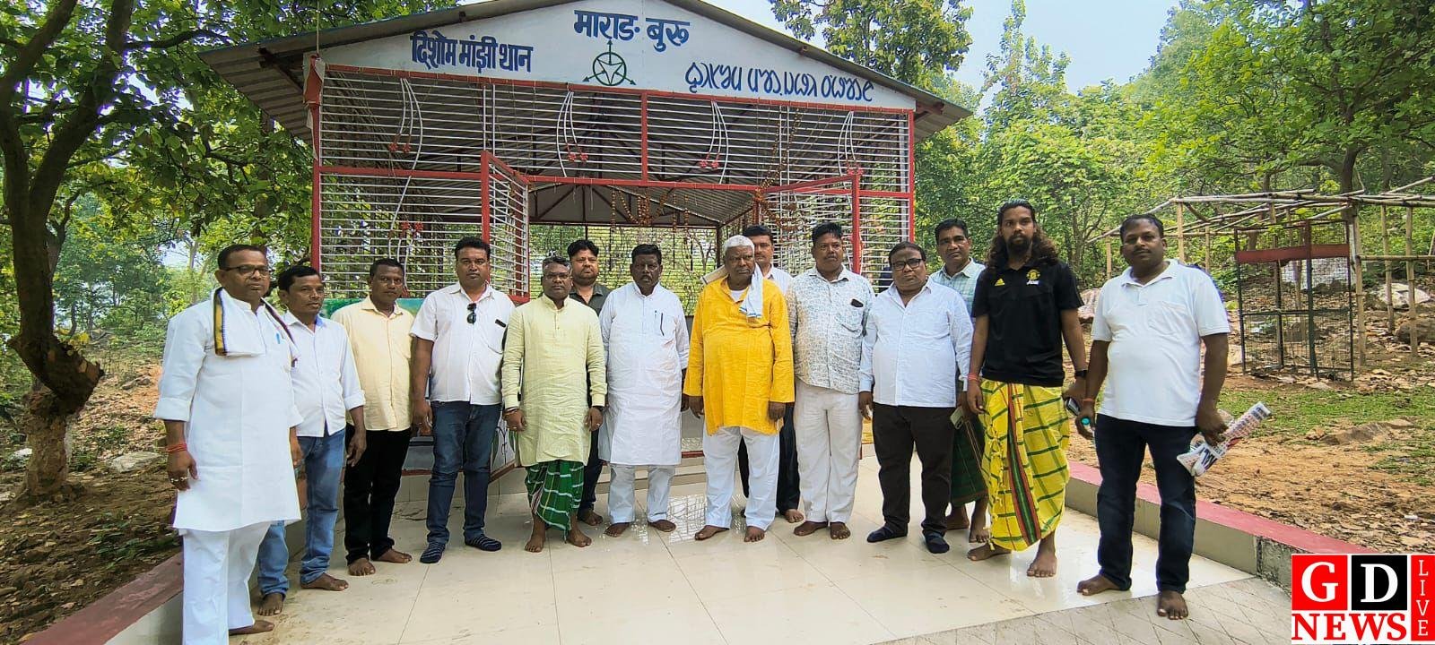 माराङ बुरू मांझी थान में हेमलाल मुर्मू ने की पूजा, झारखंड की सुख-समृद्धि की कामना