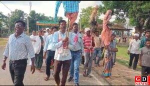 महिला के समर्थन में पड़हा व आदिवासी महासभा ने आक्रोश में आकर फुंका पुतला । 1 Screenshot 2026 05 10 17 47 09 388 com.whatsapp edit