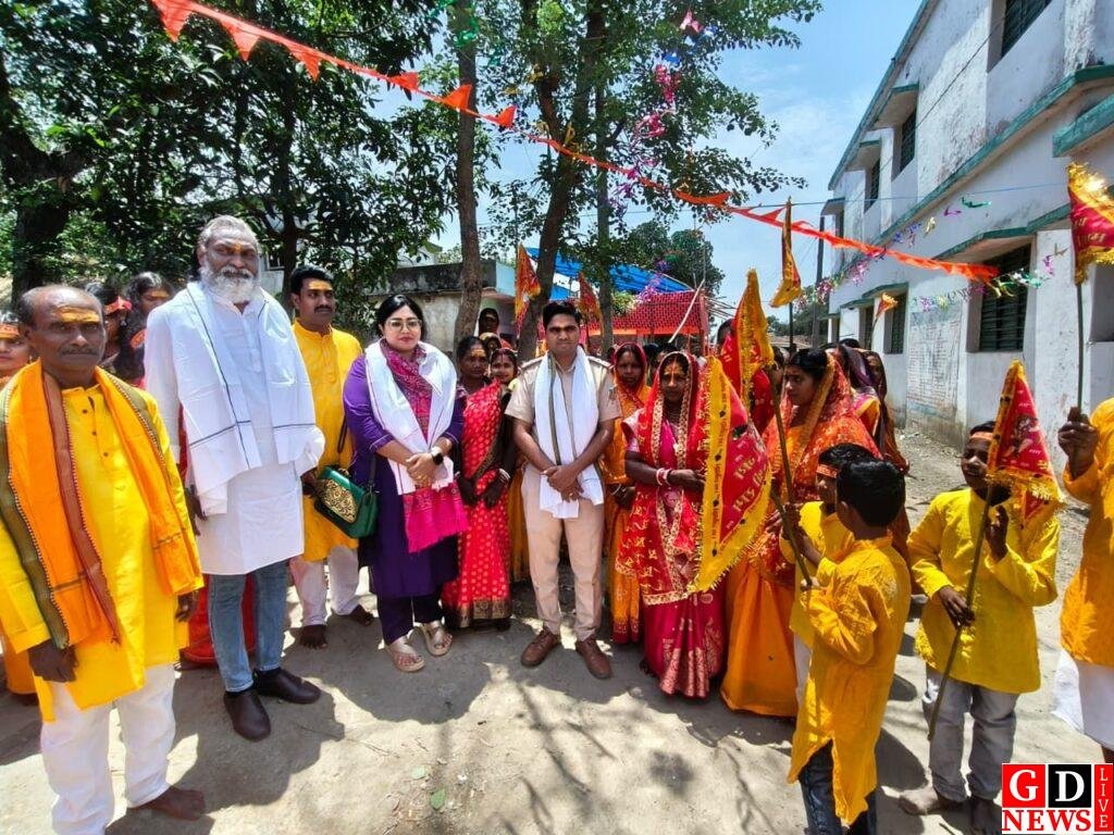 हनुमान मंदिर प्राण प्रतिष्ठा, उपासना मरांडी ने किया उद्घाटन। 7 img 20260501 wa00228812134503378755554