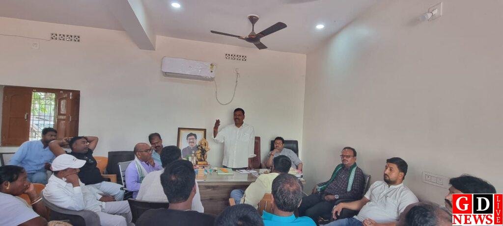 कारोडीह में झामुमो की महत्वपूर्ण बैठक बूथ-बूथ पर झामुमो का परचम लहराए , बूथ मजबूत तो सरकार मजबूत,बूथ हमारा राज हमारा, राज्य सरकार हर स्तर पर विकास का कार्य कर रही है : केदार हाजरा जनगणना से डरती है, भाजपा, जनगणना से खुलेगा सत्ता का राज:प्रणव वर्मा 7 img 20260503 wa00365896546513241473