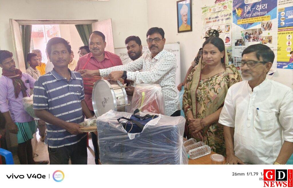 विधायक की पहल, लाभुकों को मिले पारंपरिक वाद्य यंत्र, आदिवासी संस्कृति संरक्षण पर जोर। 7 img 20260514 wa00224475497682886215762