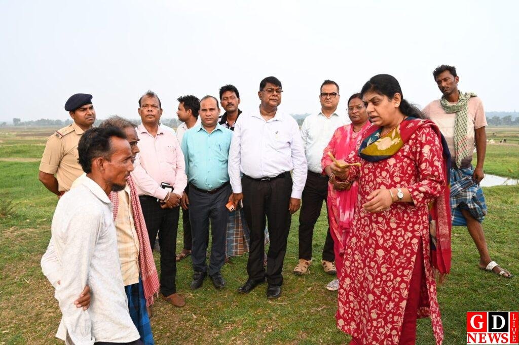 हाईकोर्ट के निर्देश पर बहापुर तालाब का निरीक्षण, उपायुक्त ने जांची जमीनी हकीकत। 7 img 20260520 wa00223392774962201800629