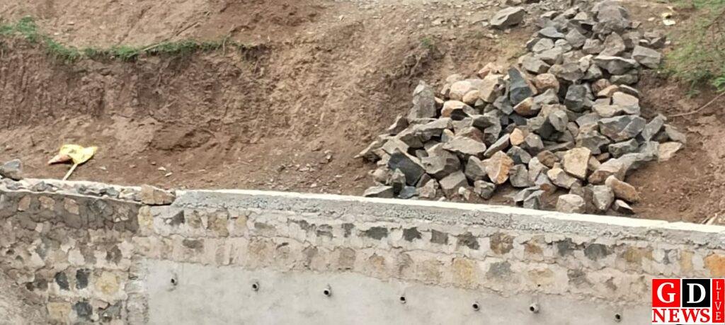 चेकडैम निर्माण में अनियमितता पर जिला परिषद अध्यक्ष सख्त, स्थल निरीक्षण कर उठाए सवाल 7 img 20260521 wa00821065142812191936101