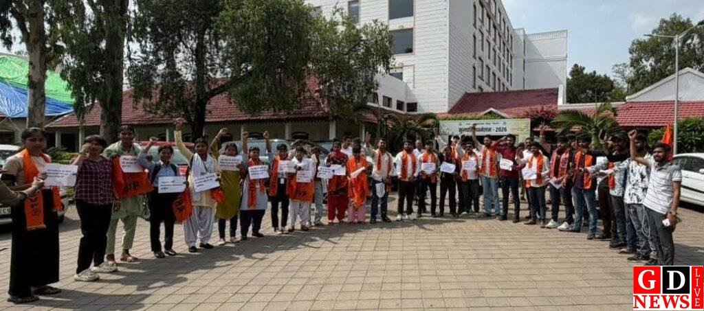 “छात्र विरोधी नीति नहीं चलेगी”—अभाविप की चेतावनी, समाप्त नहीं हुआ सिस्टम तो मुख्यमंत्री आवास घेराव की धमकी 7 img 20260522 wa00777900059894969532351