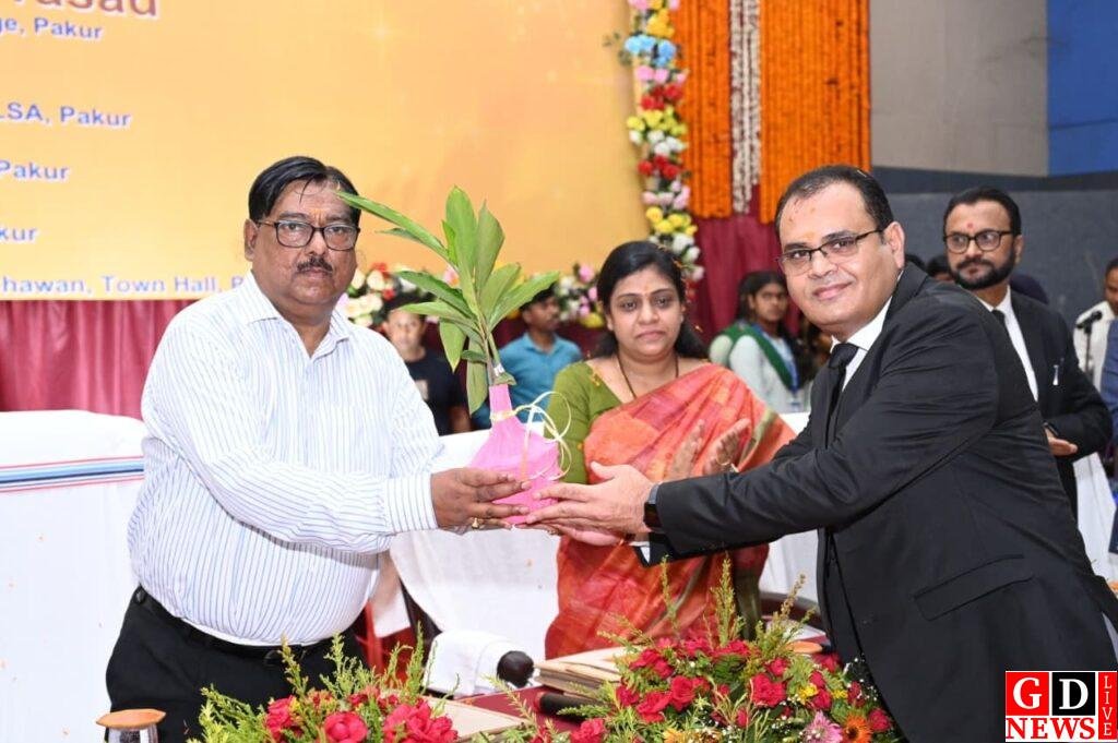 सुरक्षित बचपन पर बड़ा संदेश: न्यायपालिका, प्रशासन और पुलिस एक मंच पर, बच्चों की सुरक्षा को लेकर पाकुड़ जागरूकता का महाअभियान। 7 img 20260522 wa01052426839650875166942