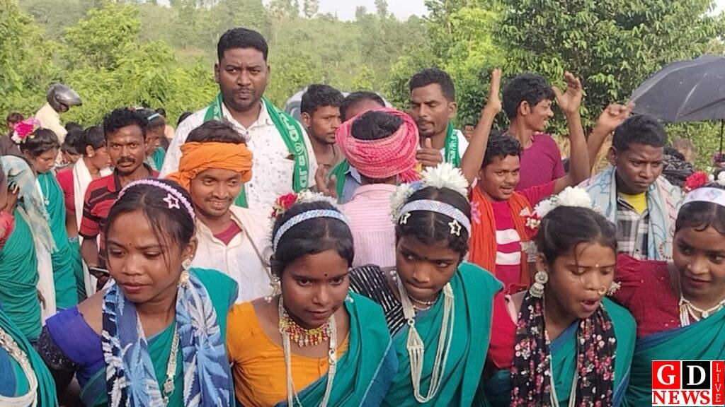 आरजेडी जिला अध्यक्ष का जनसंपर्क अभियान, फुटबॉल समापन समारोह में विकास योजनाओं और मूलभूत सुविधाओं पर जोर 9 img 20260526 wa00046709390719313884743
