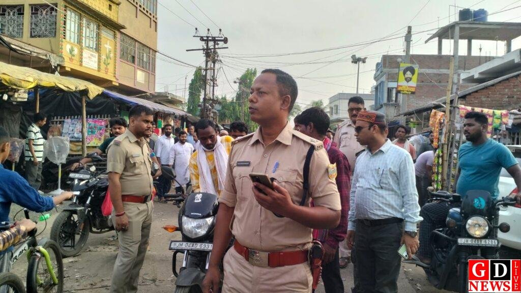 पुलिस का फ्लैग मार्च, अतिक्रमण हटाने का सख्त अल्टीमेटम। 8 img 20260526 wa0006210402223948757847