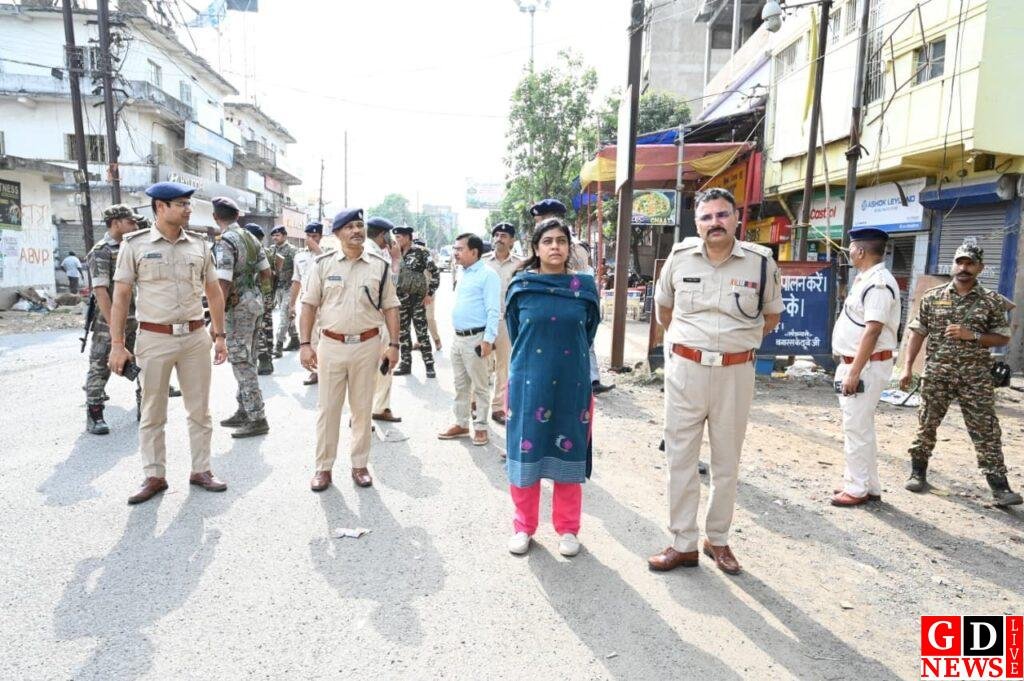 बकरीद पर अलर्ट मोड में प्रशासन, पाकुड़ में डीसी-एसपी ने निकाला फ्लैग मार्च 8 img 20260526 wa00234498812592462226128