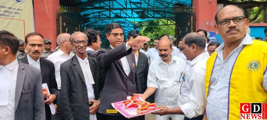भीषण गर्मी में राहत की पहल, प्रधान जिला एवं सत्र न्यायाधीश दिवाकर पांडेय ने प्याऊ का किया उद्घाटन। 7 img 20260527 wa00245653099829636947908