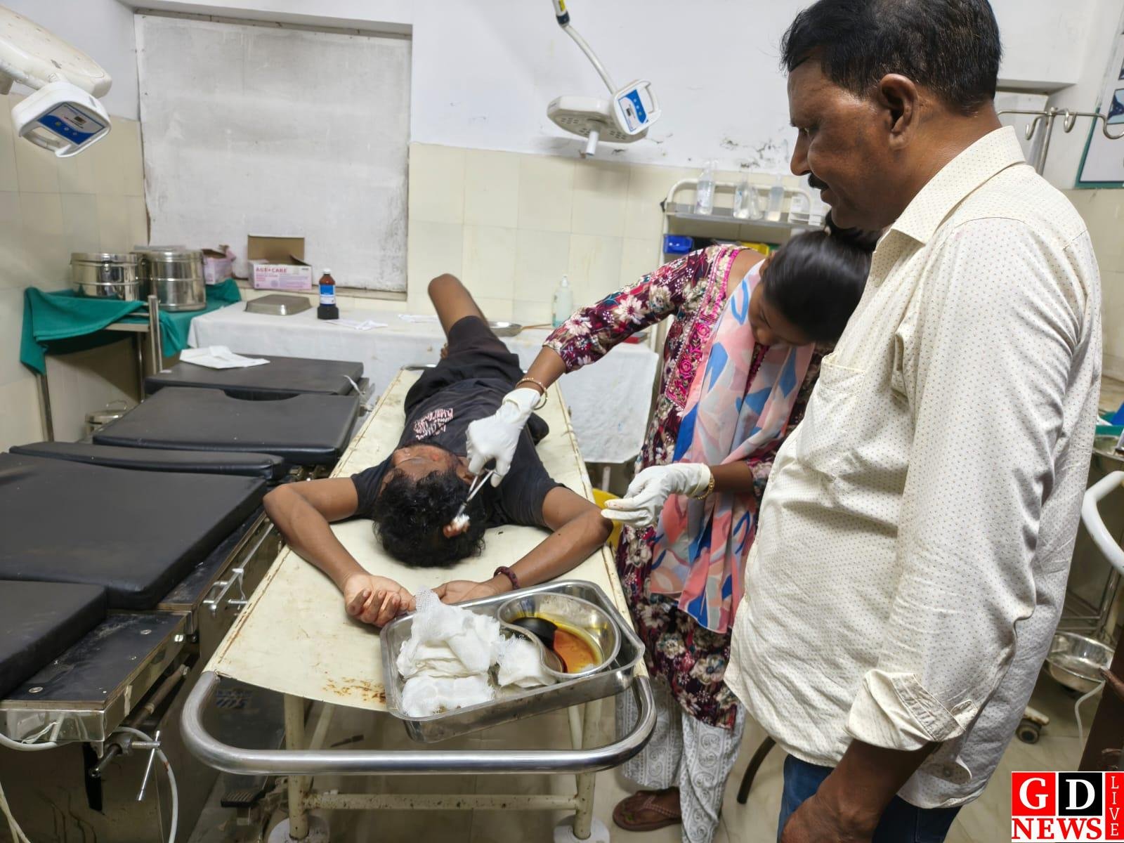 तेज रफ्तार बाइक की ठोकर से युवक गंभीर घायल, बेहतर इलाज के लिए रेफर