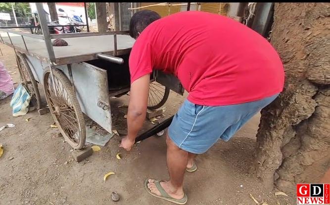 ठेले का ताला तोड़ गैस सिलेंडर चोरी, नगर क्षेत्र में बढ़ती वारदातों से लोगों में नाराजगी।