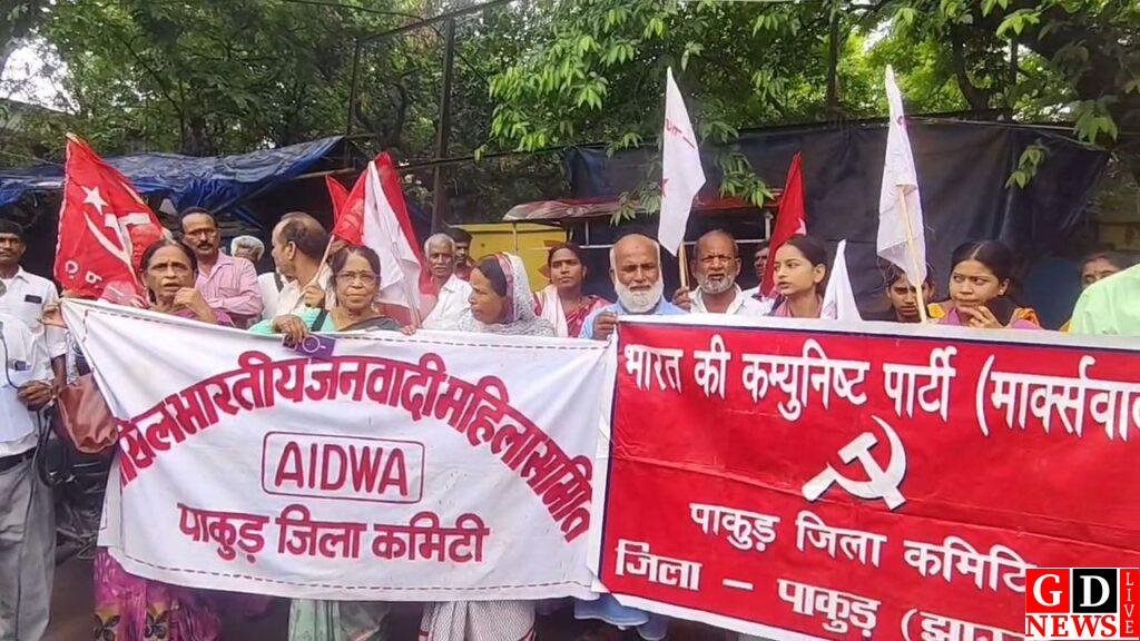 तेरह सूत्री मांगों को लेकर माकपा का धरना-प्रदर्शन, महंगाई, बेरोजगारी और बिजली संकट पर सरकार को घेरा। 7 img 20260606 wa00376812451105704725183