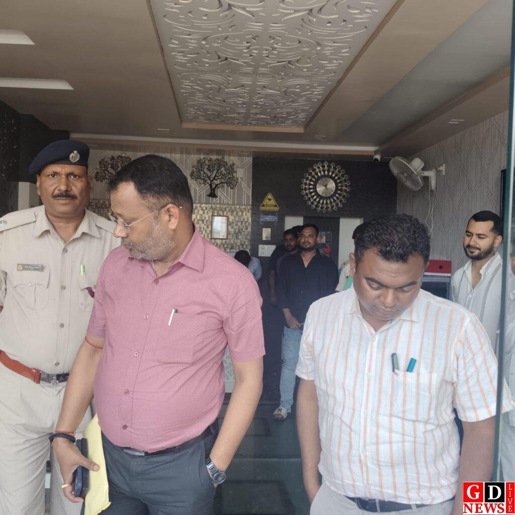 अग्नि सुरक्षा मानकों पर जिला प्रशासन सख्त, होटल-लॉजों की हुई व्यापक जांच। 7 img 20260608 wa00114444045194845327003