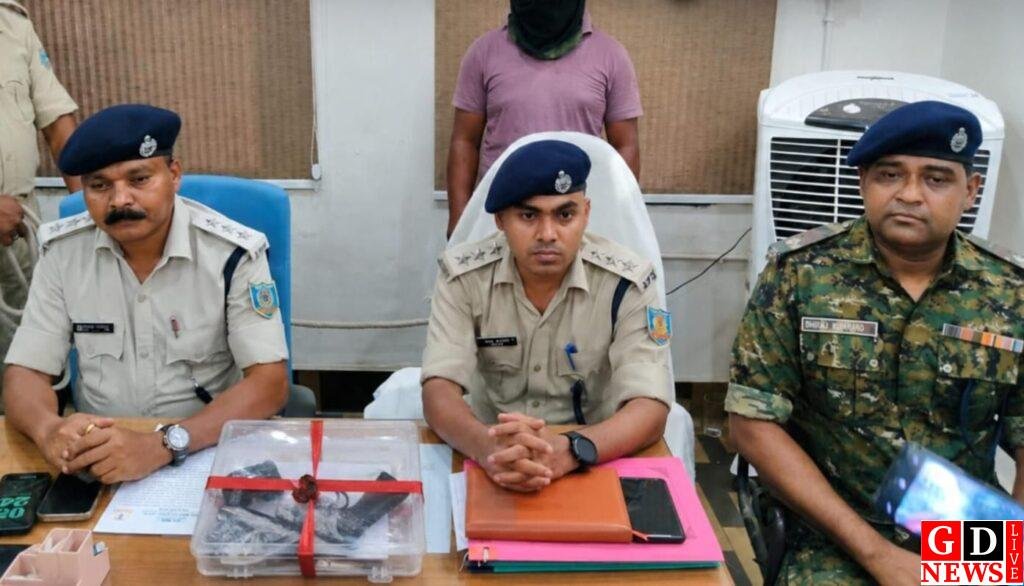 फतेहपुर ज्वेलर्स लूटकांड में पुलिस को बड़ी सफलता, हथियार और लूट के सामान के साथ गिरफ्तार। 8 img 20260609 wa00591246726202192670137