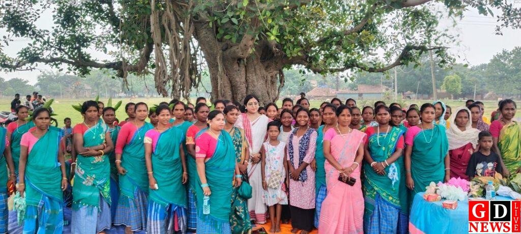 ग्रामीणों के बीच पहुंचीं उपासना मरांडी, सुनी समस्याएं; कई मामलों का मौके पर हुआ समाधान। 8 img 20260610 wa00453438355377055143496