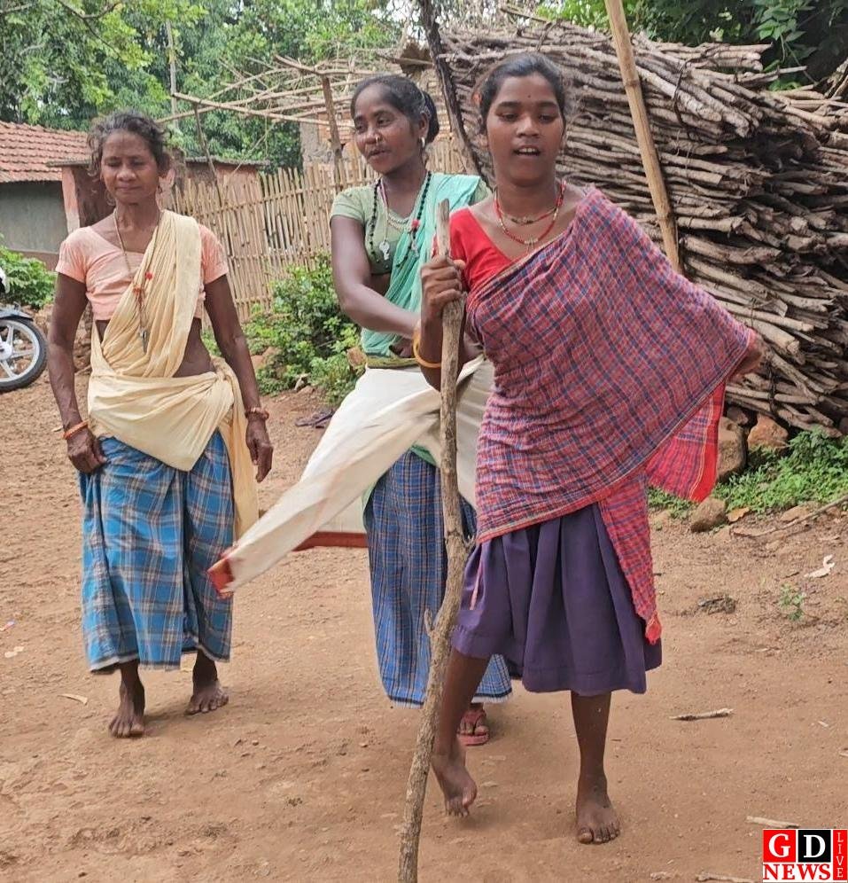 <strong><span style="color:red;">खबर का असर:</span></strong>
<strong><span style="color:black;"> दिव्यांग कमली पहाड़िन को मिली व्हीलचेयर</span></strong> 7 img 20260610 wa00641567260566601099080