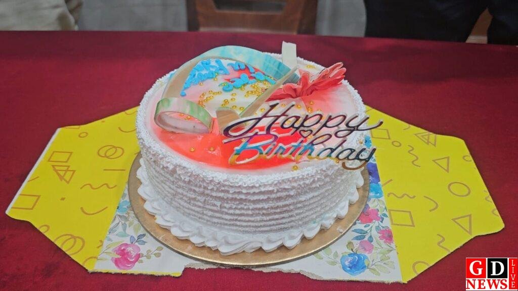 पाकुड़ में राजद ने धूमधाम से मनाया लालू यादव का 79वां जन्मदिन,कार्यकर्ताओं ने काटा केक, दीर्घायु होने की कामना की 8 img 20260611 wa00092787298652345287519