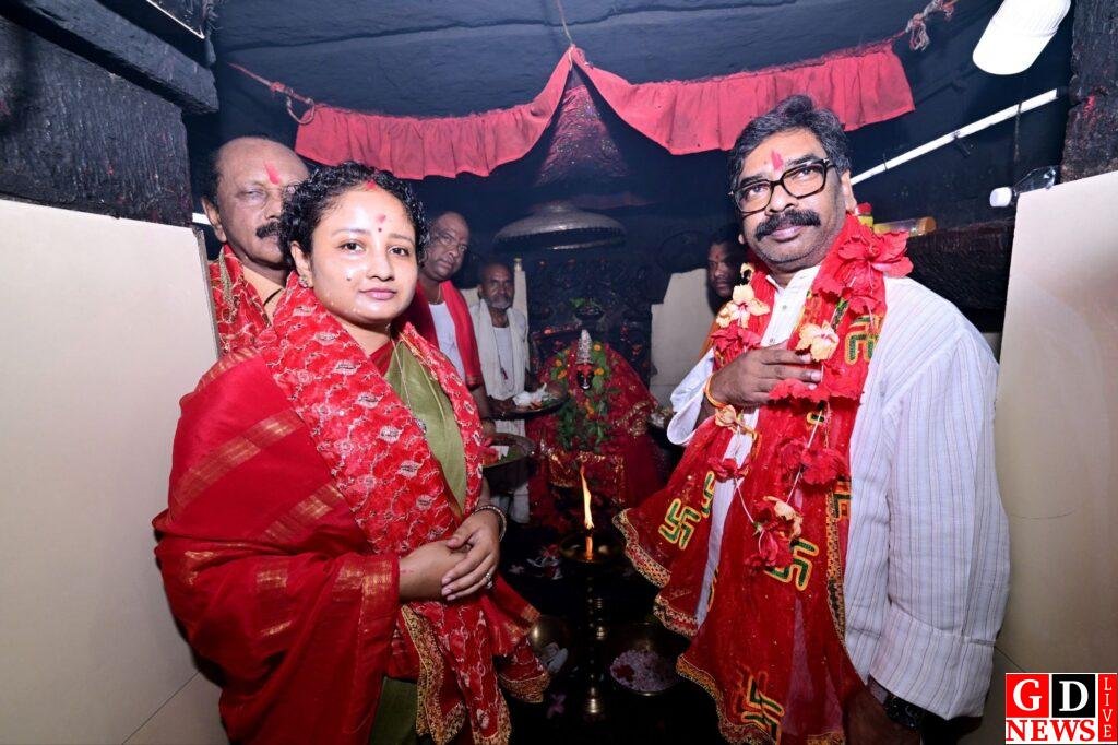 मां दिउड़ी के दरबार में पहुंचे मुख्यमंत्री हेमन्त सोरेन, राज्यवासियों की सुख-समृद्धि की कामना की 7 img 20260613 wa00163935191743083851672