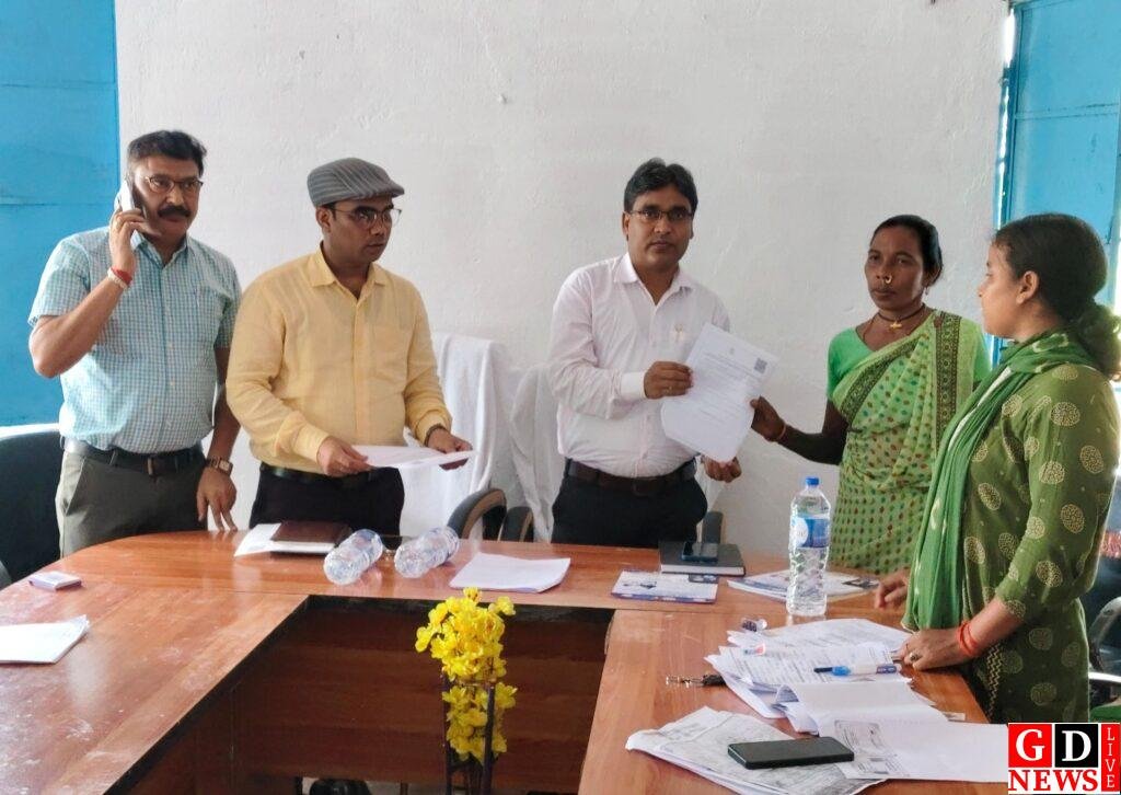 अब पंचायत में ही मिलेगा प्रमाण-पत्र, प्रशासन ने घर के द्वार तक पहुंचाई सुविधा 7 img 20260615 wa00212123137856982319196