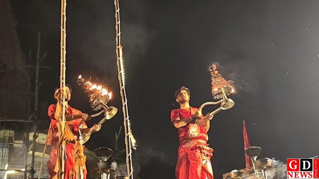 देवपुर में गूंजी गंगा आरती की दिव्य धुन, हजारों श्रद्धालुओं ने लिया काशी जैसा आध्यात्मिक अनुभव 9 img 20260615 wa00346304834972128412083