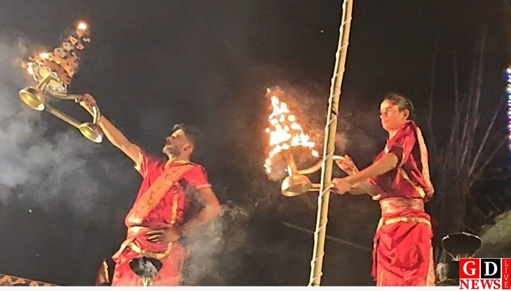 देवपुर में गूंजी गंगा आरती की दिव्य धुन, हजारों श्रद्धालुओं ने लिया काशी जैसा आध्यात्मिक अनुभव 8 img 20260615 wa00352863115548615879637