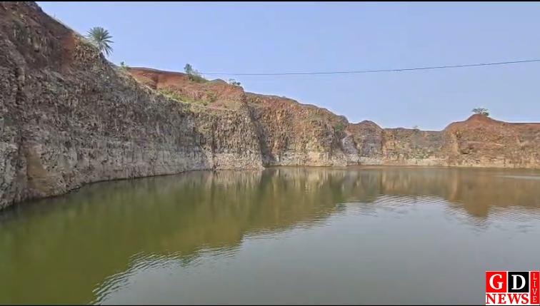 खदान में नहाने गया युवक लापता, डूबने की आशंका; प्रशासन और पुलिस रेस्क्यू में जुटी। 7 img 20260617 wa000438650635022401959