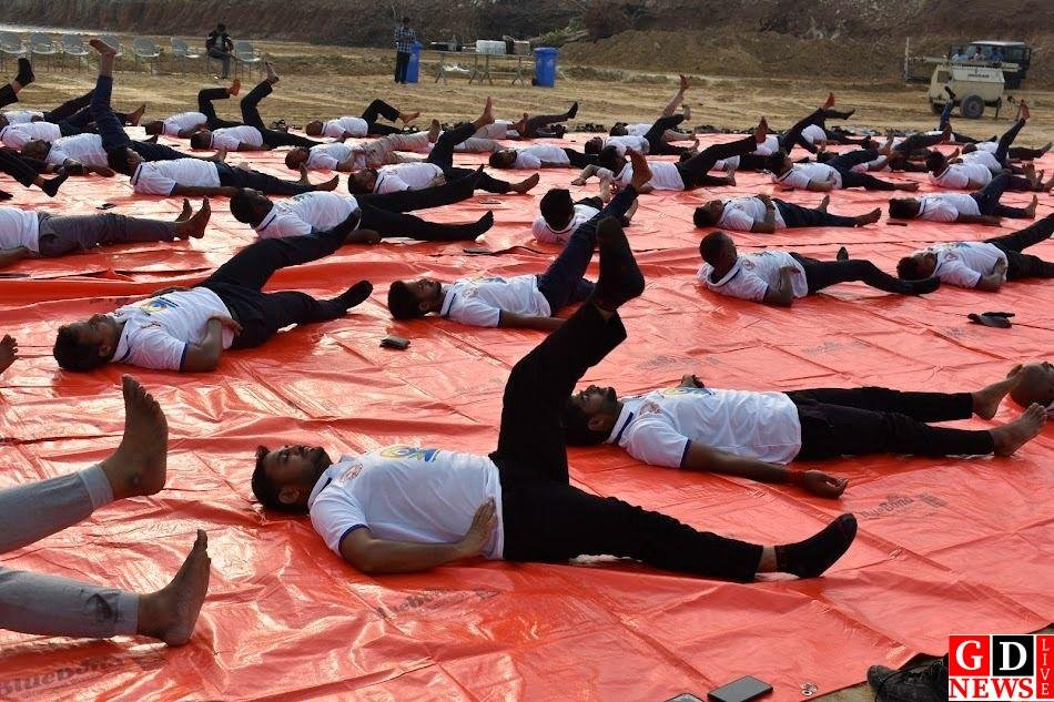कोल माइंस में योग दिवस का उत्साह, अधिकारियों और कर्मचारियों ने लिया स्वस्थ जीवन का संकल्प 7 img 20260621 wa00082814224445716630173