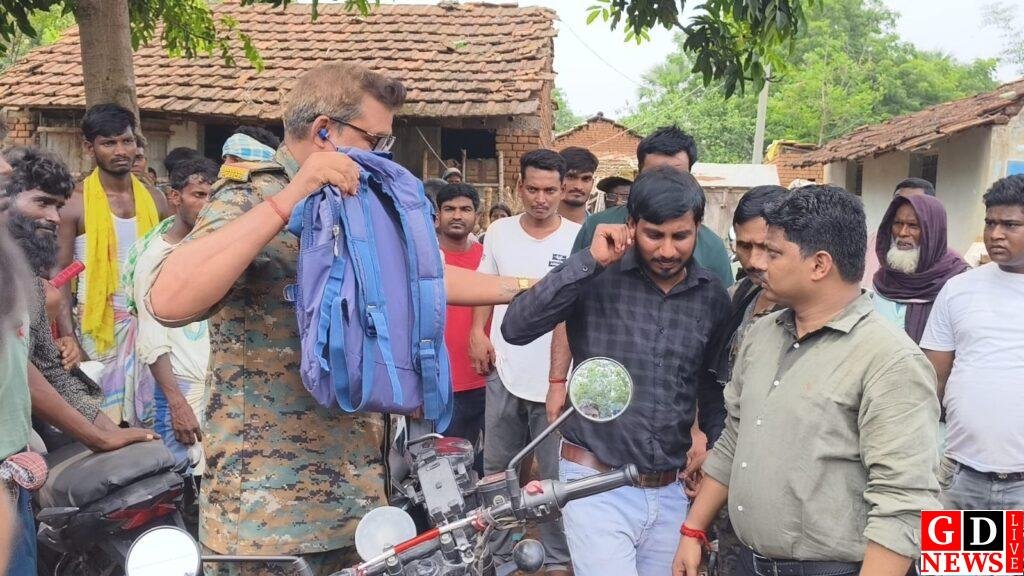 फर्जी जन्म प्रमाण पत्र बनाने का आरोप, ग्रामीणों ने कैफे संचालक को पकड़कर पुलिस को सौंपा 7 img 20260621 wa00113009755787669033727