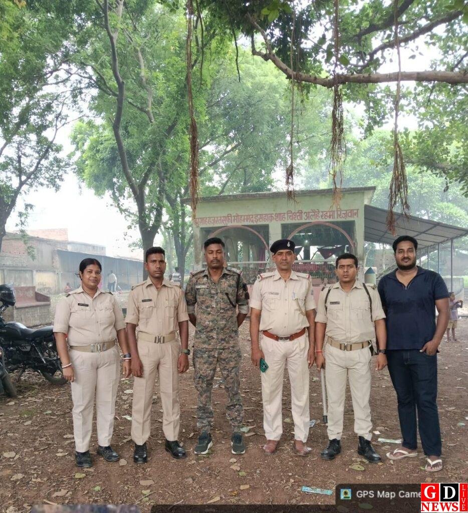 मुहर्रम को लेकर पाकुड़ पुलिस अलर्ट, 40 ताजिया जुलूस की सुरक्षा में तैनात रहेगी पुलिस फोर्स 9 img 20260626 wa00166857704249323125206