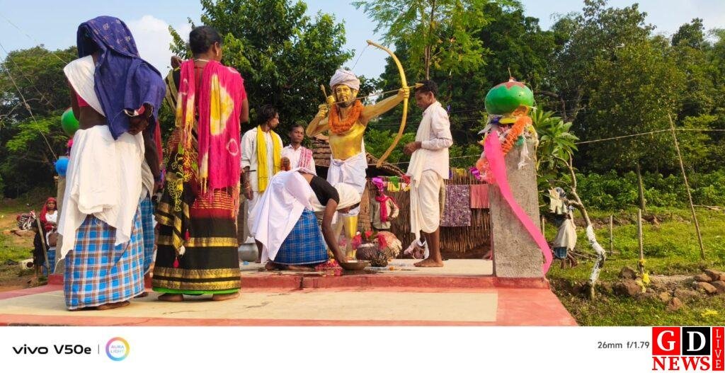 जबरा पहाड़िया की प्रतिमा अनावरण की दूसरी वर्षगांठ पर आदिम जनजाति समाज ने की पूजा-अर्चना, लगा पारंपरिक मेला। 8 img 20260626 wa00237718622535756000505