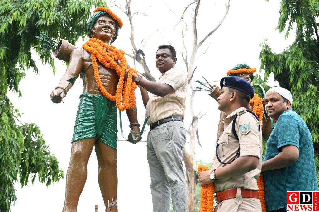 हूल दिवस पर वीर शहीदों को श्रद्धांजलि, सिद्धो-कान्हू की प्रतिमा पर माल्यार्पण कर किया नमन 9 img 20260630 wa00454311224257121878656
