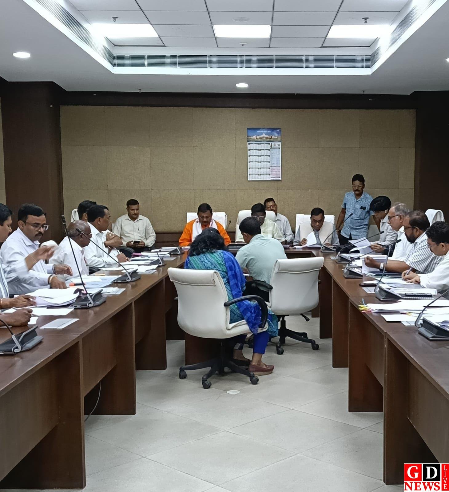 प्राक्कलन समिति की अहम बैठक, विधायक हेमलाल मुर्मू ने विकास योजनाओं का लिया विस्तृत जायजा