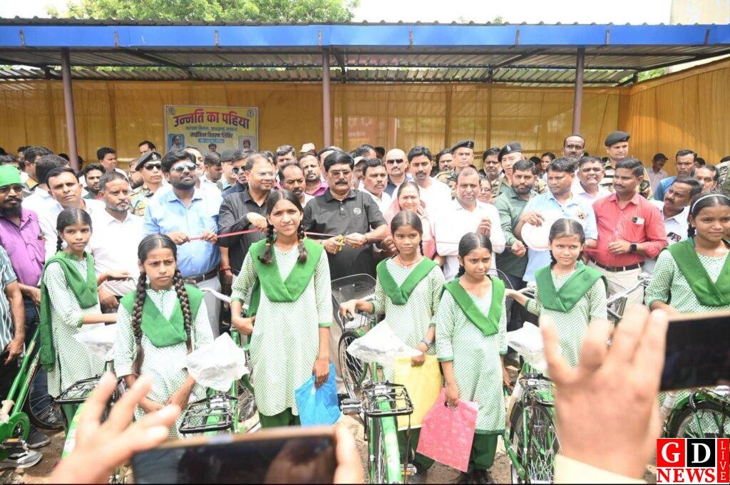 राज्य सरकार की महत्वाकांक्षी योजना "उन्नति का पहिया" के अंतर्गत साइकिल वितरण कार्यक्रम का गोमिया प्रखंड मुख्यालय मे हुआ आयोजन 8 fb img 1784368760857543122277442058336