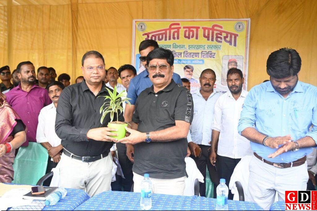 राज्य सरकार की महत्वाकांक्षी योजना "उन्नति का पहिया" के अंतर्गत साइकिल वितरण कार्यक्रम का गोमिया प्रखंड मुख्यालय मे हुआ आयोजन 7 fb img 17843687833455932612790562095374