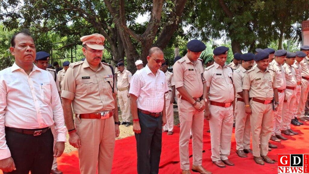 शहीद एसपी अमरजीत बलिहार और पांच जवानों को पुलिस परिवार ने दी भावभीनी श्रद्धांजलि। 9 img 20260702 wa00047350837050480885097