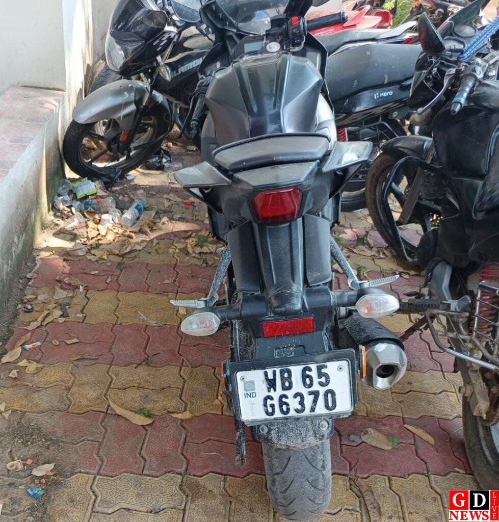 सात दिन में सलाखों के पीछे पहुंचे शातिर चोर, दो बड़ी चोरियों का पर्दाफाश; सोना-चांदी, लैपटॉप समेत लाखों का सामान बरामद 8 img 20260703 wa00433065895072517699153