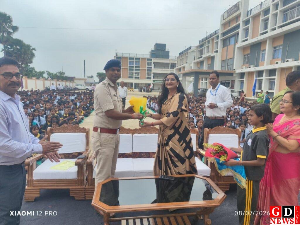 टाटा डीएवी भुइयाँडीह,चैनपुर में छात्र परिषद का अलंकरण समारोह का हुआ आयोजन 7 img 20260708 wa01115316027326528178384