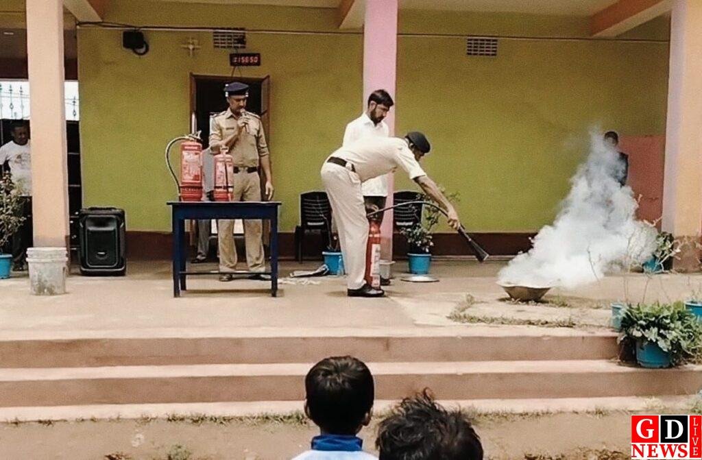 ओपन स्काई स्मार्ट स्कूल में अग्निशमन विभाग की मॉक ड्रिल, बच्चों ने सीखे आग से बचाव के व्यावहारिक गुर। 7 img 20260710 wa00258025053288988950520
