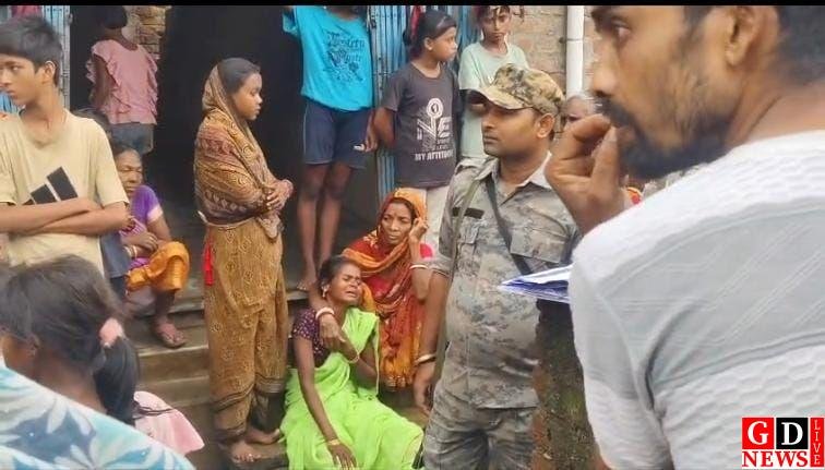 युवक का घर में फंदे से लटकता हुआ मिला शव, इलाके में मची हड़कंप। 7 img 20260714 wa001134016786237865819