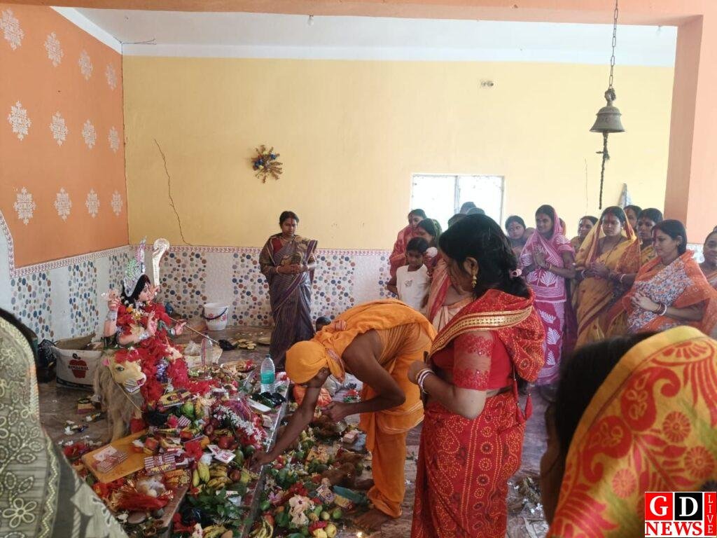 श्रद्धा और आस्था के साथ मनाई गई मां विपत्तारिणी पूजा, महिलाओं ने परिवार की सुख-समृद्धि और संकटों से मुक्ति की कामना की। 7 img 20260718 wa00151704332687508536089