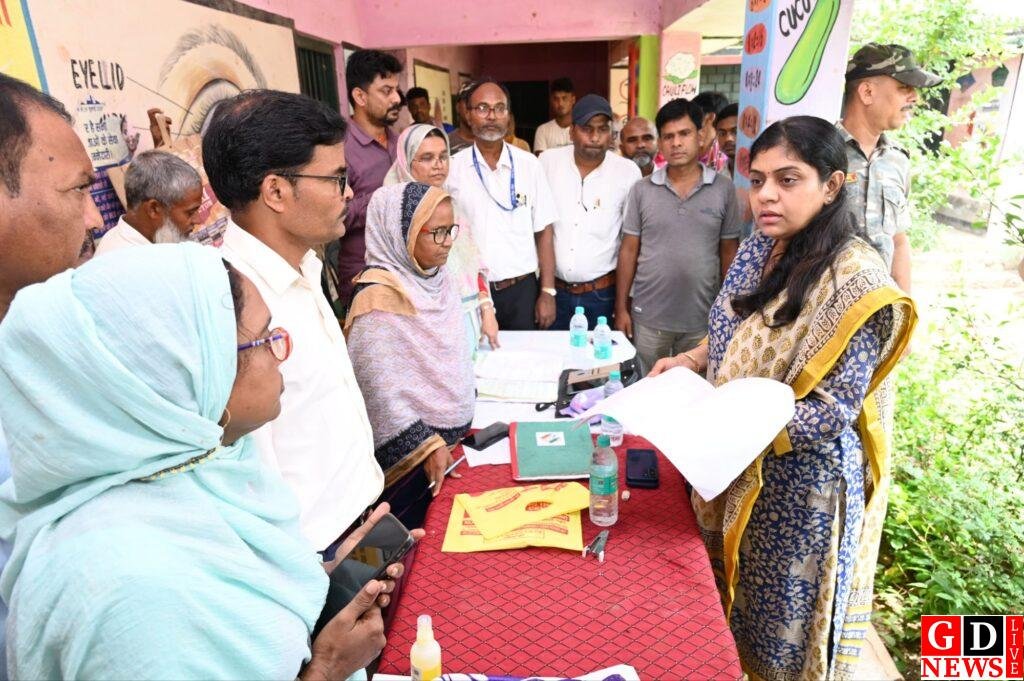 23 से 25 जुलाई तक चलेगा घर-घर सत्यापन अभियान, छूटे पात्र मतदाताओं को सूची में जोड़ने के लिए लगेंगे विशेष कैंप 8 img 20260722 wa00153473625495470875548