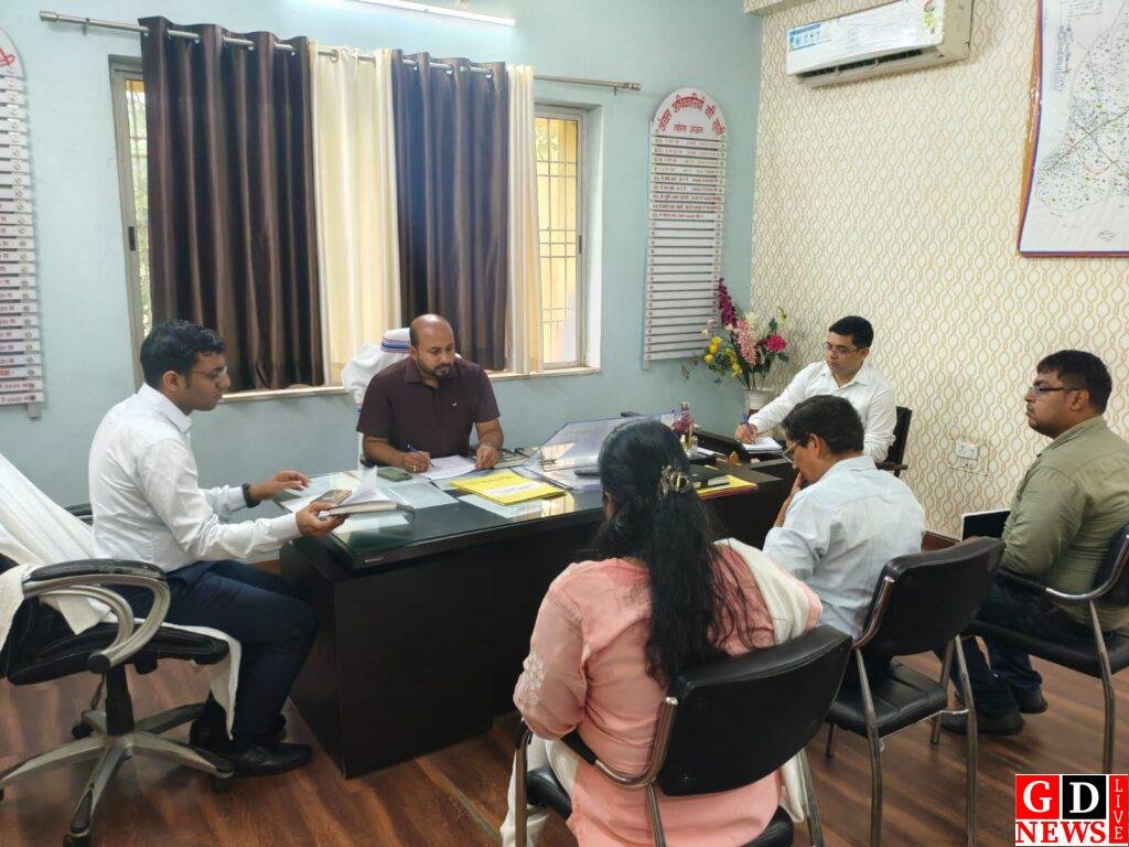 रामगढ़ उपायुक्त ने किया अंचल कार्यालय गोला का निरीक्षण, एक कर्मी को निलंबित करने का निर्देश, अंचल अधिकारी सहित सभी अधिकारियों एवं कर्मियों का वेतन बंद करने के दिए निर्देश 7 img 20260722 wa01136077506360154219205