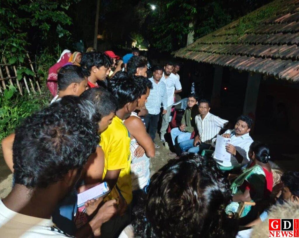 रात्रि चौपाल लगाकर आदिवासी क्षेत्रों में पहुंचा प्रशासन, 200 से अधिक एसआईआर गणना फॉर्म जमा। 7 img 20260724 wa00198477781998237446681