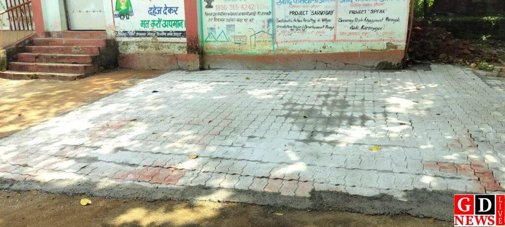 पेवर ब्लॉक निर्माण में गुणवत्ता पर सवाल, ग्रामीणों ने जांच की मांग की। 8 img 20260727 wa00315559490330803901751