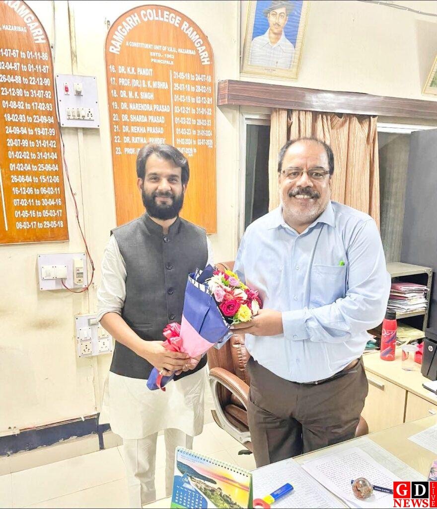 रामगढ़ महाविद्यालय के प्राचार्य से सांसद प्रतिनिधि धनंजय कुमार पुटूस ने की शिष्टाचार मुलाकात, विद्यार्थियों के हितों पर हुई चर्चा 7 img 20260730 wa01153528566663480730459