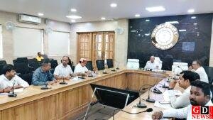 उपायुक्त ऋतुराज ने की जिला भू-अर्जन कार्यालय के कार्यों की समीक्षा, विशेष कैंप लगाकर रैयतों को त्वरित लंबित मुआवजा भुगतान एवं निर्माण कार्य ससमय पूर्ण करने के निर्देश 1 IMG 20260824 WA0175