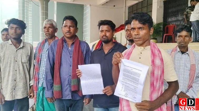 खनन लीज के लिए जमीन हड़पने की कोशिश का आरोप, रैयतों ने डीसी से लगाई न्याय की गुहार। 7 img 20260801 wa0027710292927647970354